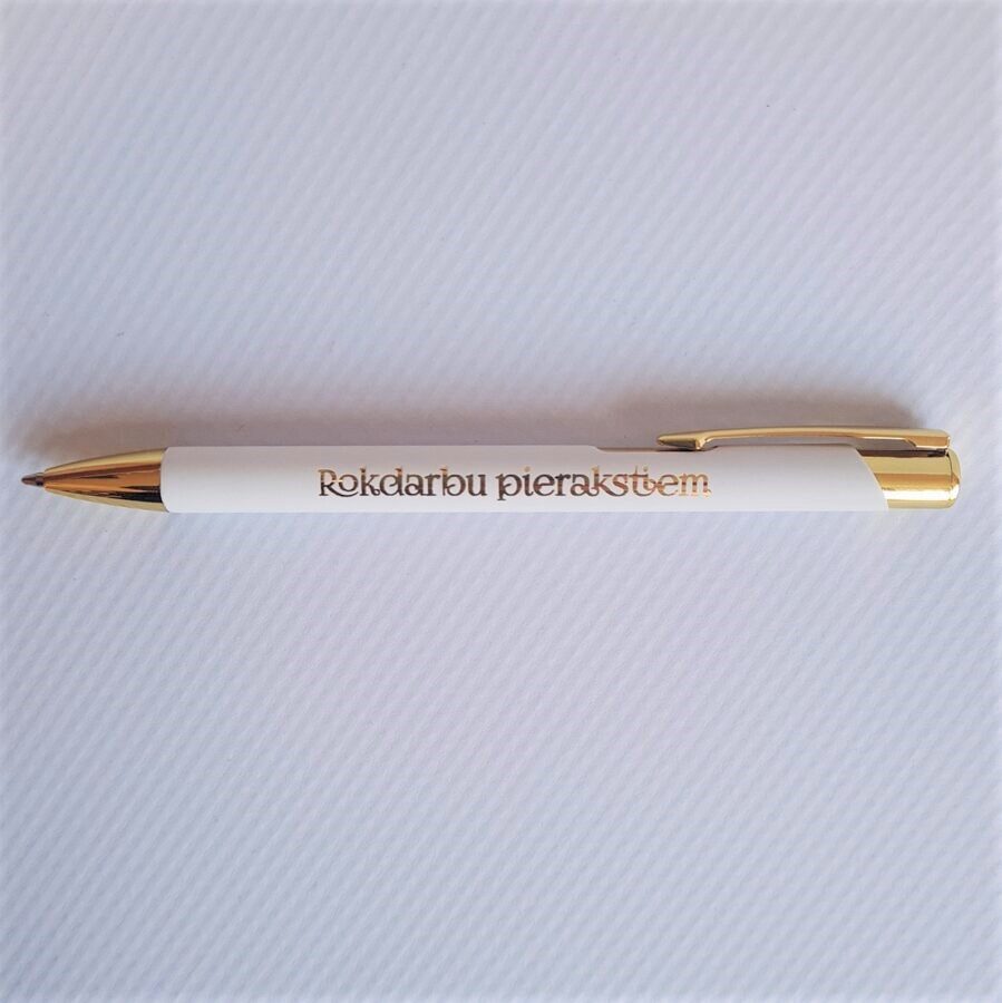 Pildspalva ar zeltītu gravējumu