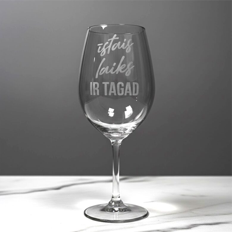 Glāze ar gravējumu - īstais laiks IR TAGAD